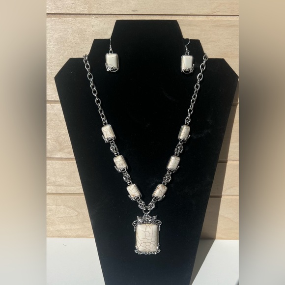 Jewelry - Fashion Jewelry Set - Silver Plated Turquoise Necklace & Earrings